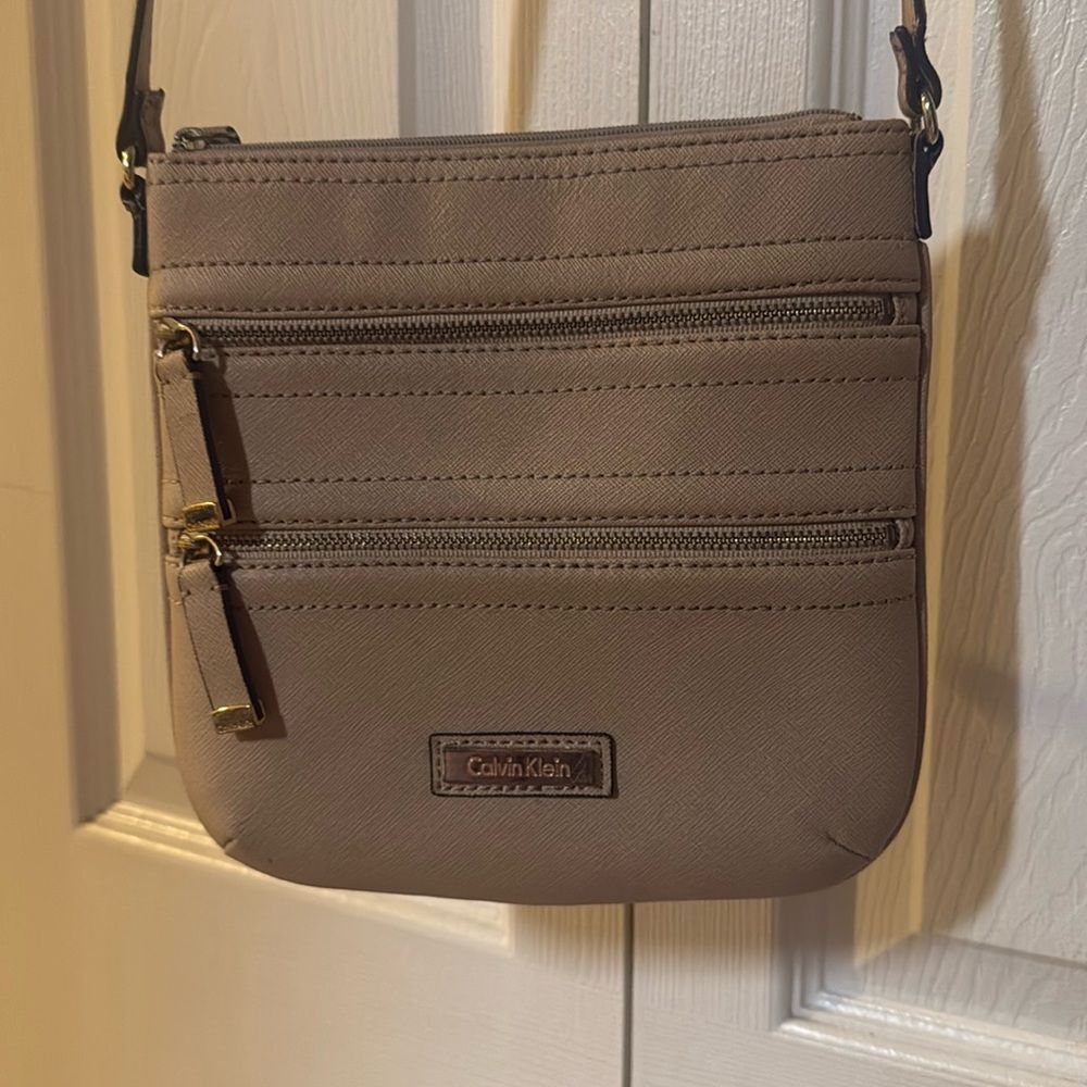 Authentic CALVIN KLEIN Purse!!! - Picture 1 of 8